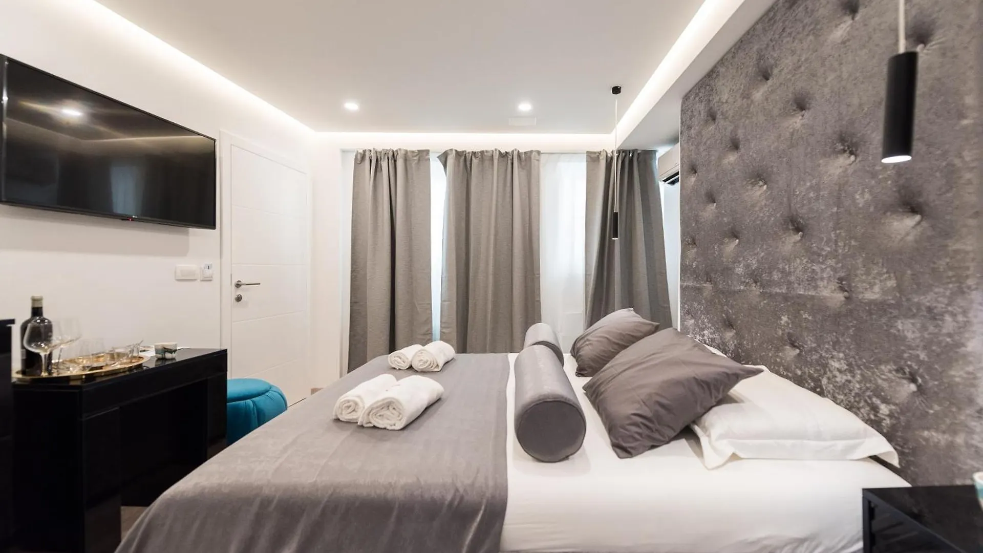 10 Heritage Rooms Zadar Apartment