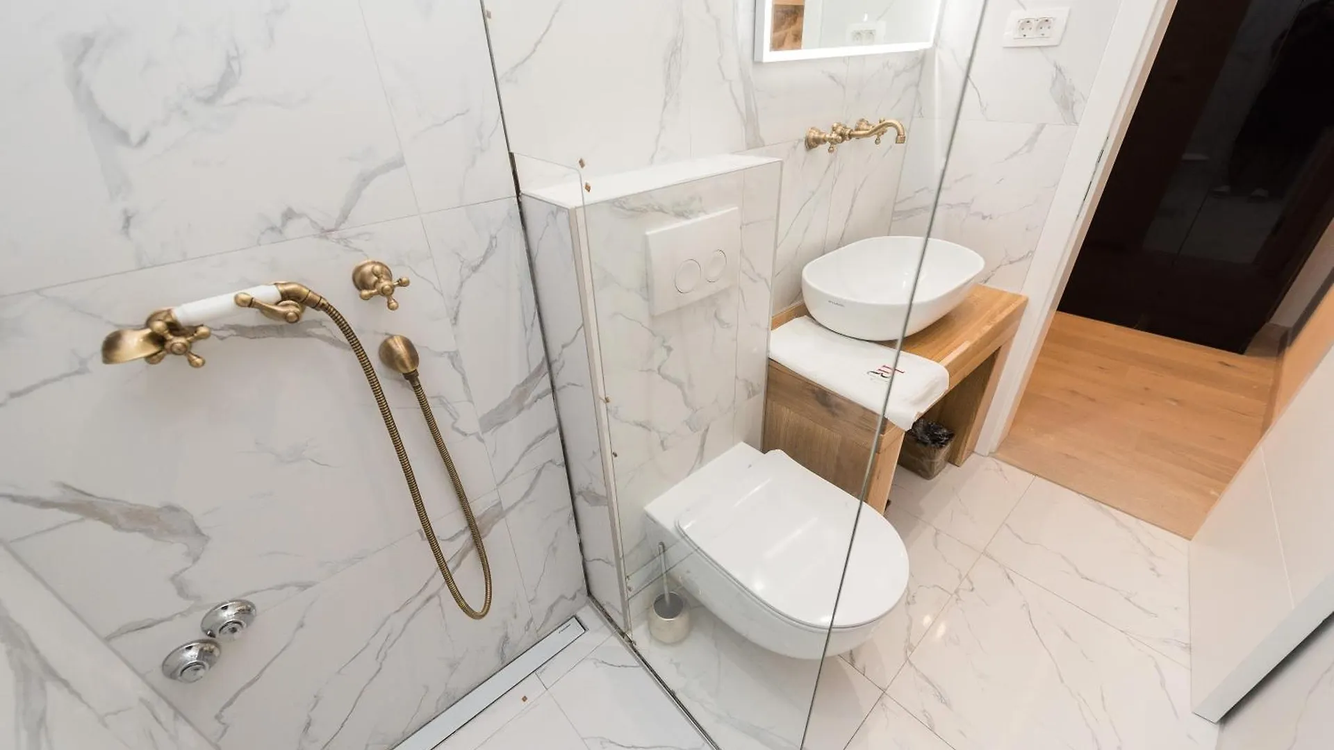 10 Heritage Rooms Zadar Apartment